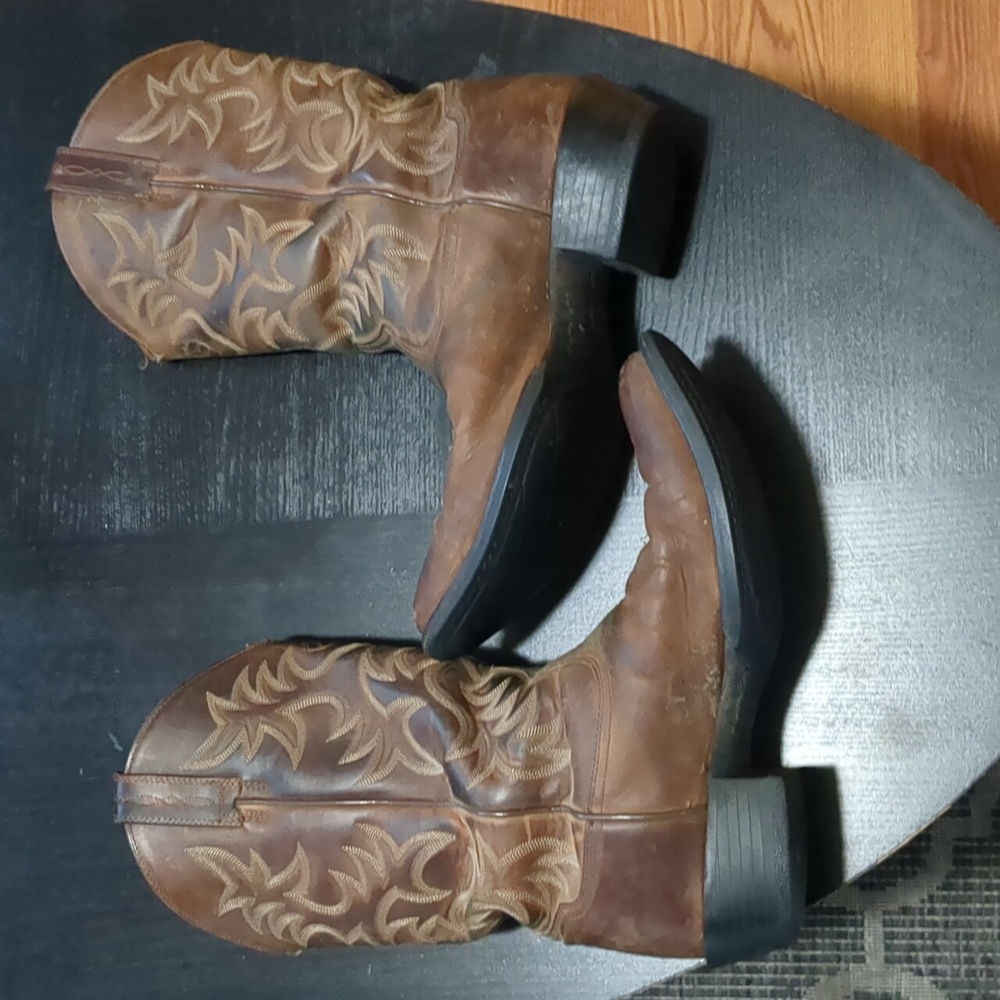 Men’s Ariat size-10D Brown Leather Cowboy Boots - Picture 12 of 17
